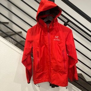 Arcteryx women’s small rain/wind jacket
